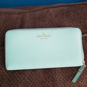 Kate Spade long wallet beautiful and looks new!